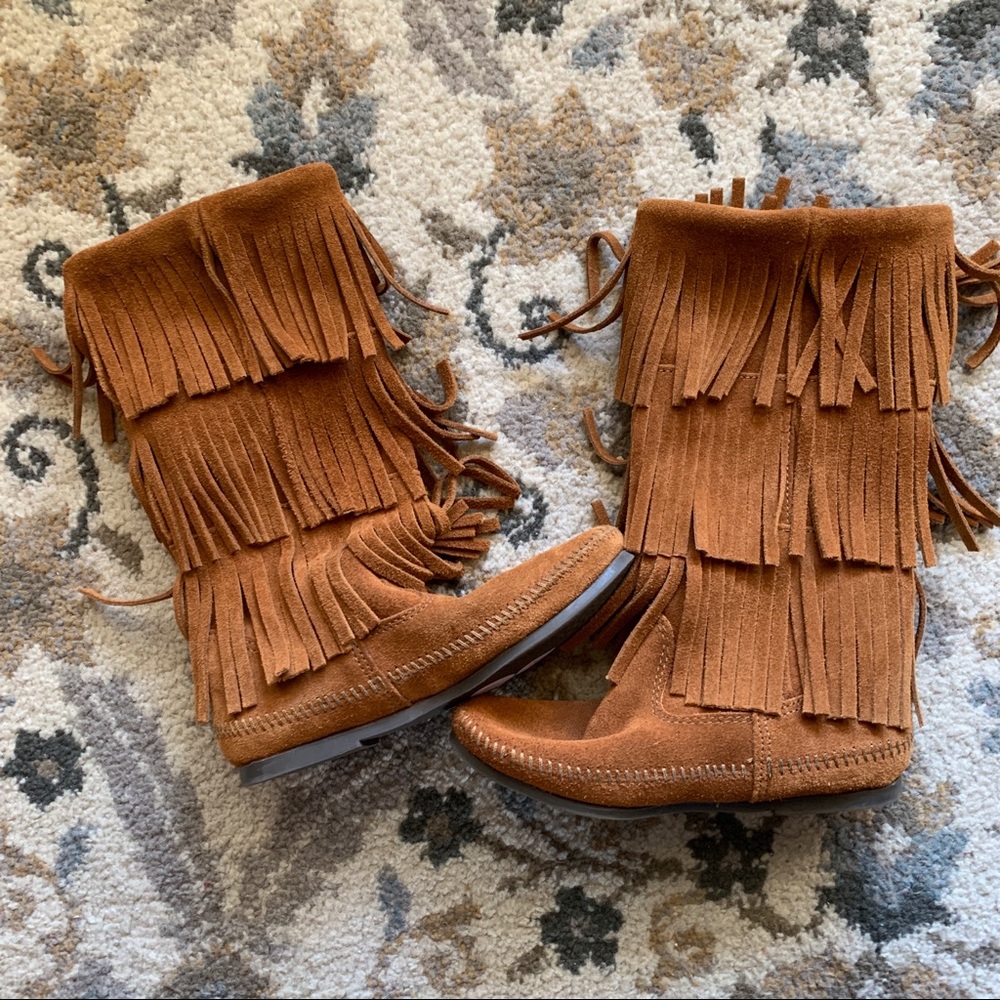 Minnetonka 3 Layer Fringe Suede Brown Boots Sz 6